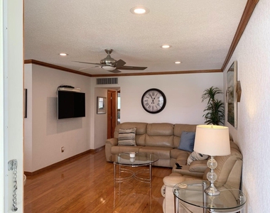2453 Ne 51st Street - Photo Thumbnail 11