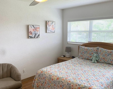 2453 Ne 51st Street - Photo Thumbnail 4
