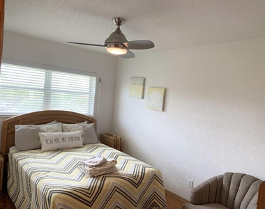 2453 Ne 51st Street - Photo Thumbnail 8