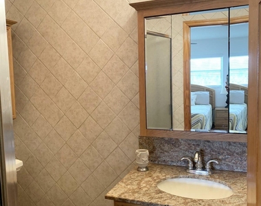 2453 Ne 51st Street - Photo Thumbnail 6