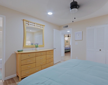703 E Auburn Drive - Photo Thumbnail 21