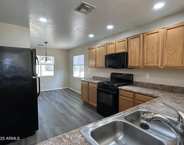 6049 W Wood Street - Photo Thumbnail 4