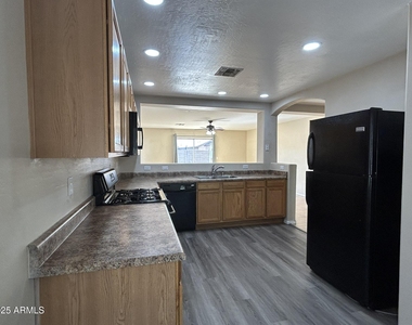 6049 W Wood Street - Photo Thumbnail 6