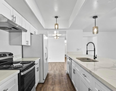 3431 W Acoma Drive - Photo Thumbnail 2
