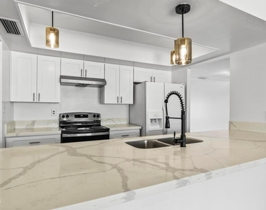 3431 W Acoma Drive - Photo Thumbnail 3