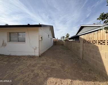 3431 W Acoma Drive - Photo Thumbnail 14