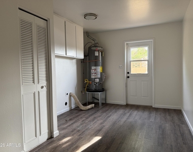 3431 W Acoma Drive - Photo Thumbnail 8