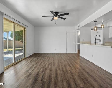 3431 W Acoma Drive - Photo Thumbnail 4