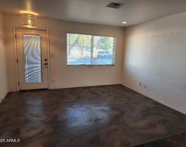 3416 N 37th Street - Photo Thumbnail 4