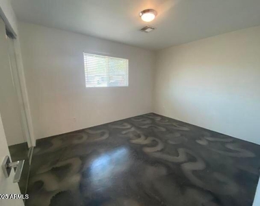 3416 N 37th Street - Photo Thumbnail 8
