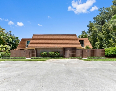 825 Center Street - Photo Thumbnail 2