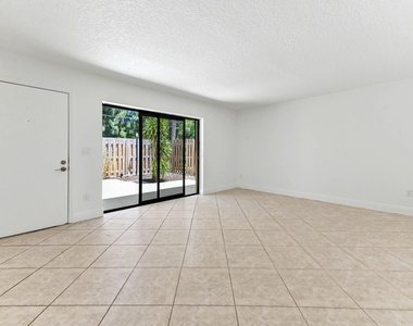 825 Center Street - Photo Thumbnail 4