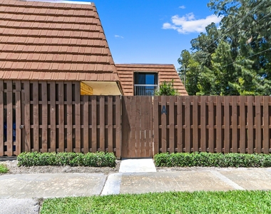 825 Center Street - Photo Thumbnail 3