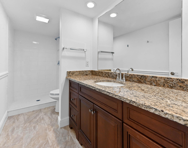 825 Center Street - Photo Thumbnail 16