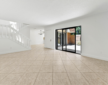 825 Center Street - Photo Thumbnail 5