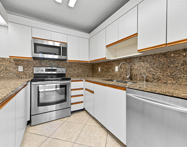 825 Center Street - Photo Thumbnail 8