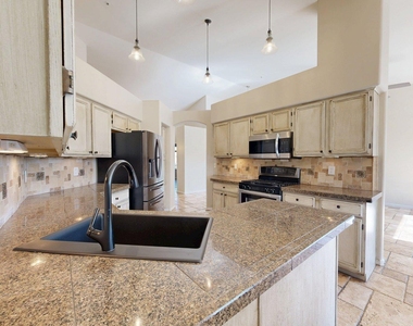 14746 N 97th Street - Photo Thumbnail 9