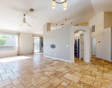 14746 N 97th Street - Photo Thumbnail 5