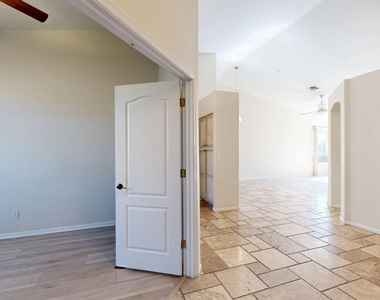 14746 N 97th Street - Photo Thumbnail 3