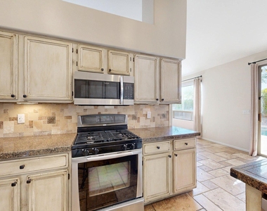 14746 N 97th Street - Photo Thumbnail 10