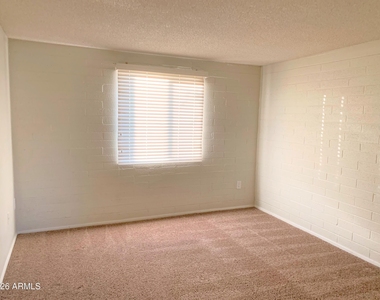 3510 E Ludlow Drive - Photo Thumbnail 8