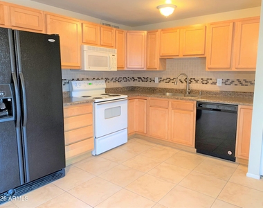 3510 E Ludlow Drive - Photo Thumbnail 2