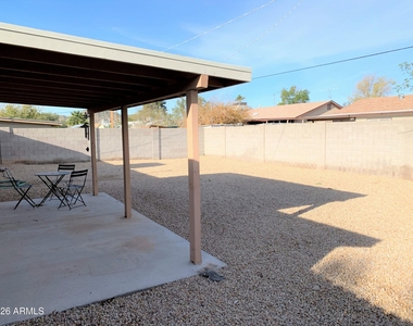 3510 E Ludlow Drive - Photo Thumbnail 11
