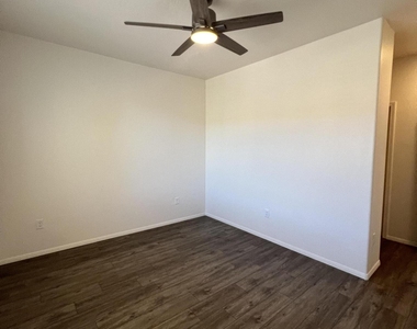 1650 E Ponderosa Parkway - Photo Thumbnail 18
