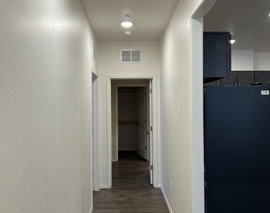 1650 E Ponderosa Parkway - Photo Thumbnail 14