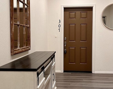1650 E Ponderosa Parkway - Photo Thumbnail 2