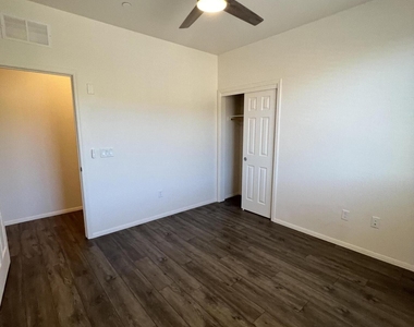 1650 E Ponderosa Parkway - Photo Thumbnail 16