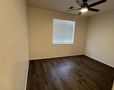 1650 E Ponderosa Parkway - Photo Thumbnail 17