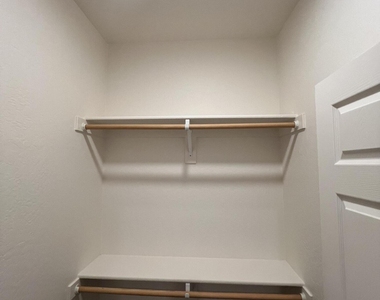 1650 E Ponderosa Parkway - Photo Thumbnail 20