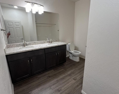 1650 E Ponderosa Parkway - Photo Thumbnail 21