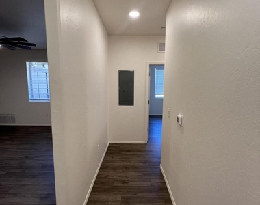 1650 E Ponderosa Parkway - Photo Thumbnail 9