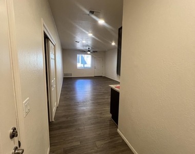 1650 E Ponderosa Parkway - Photo Thumbnail 3