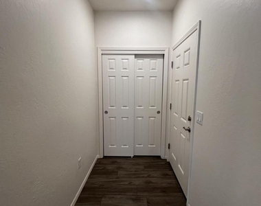 1650 E Ponderosa Parkway - Photo Thumbnail 4