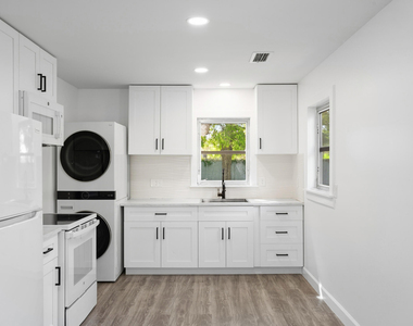 633 Sw Cleveland Avenue - Photo Thumbnail 5