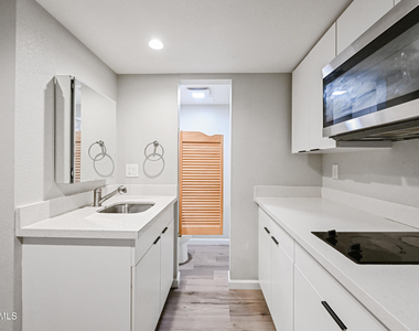 3025 N 32nd Street - Photo Thumbnail 5