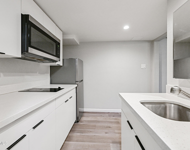 3025 N 32nd Street - Photo Thumbnail 8
