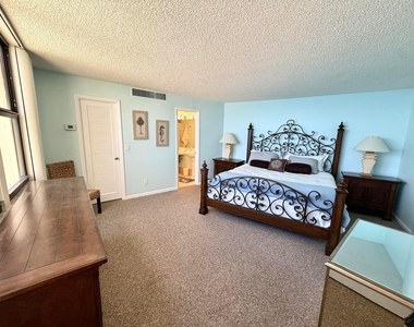 2800 N Ocean Drive - Photo Thumbnail 7