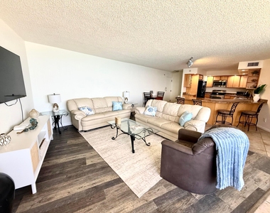 2800 N Ocean Drive - Photo Thumbnail 3