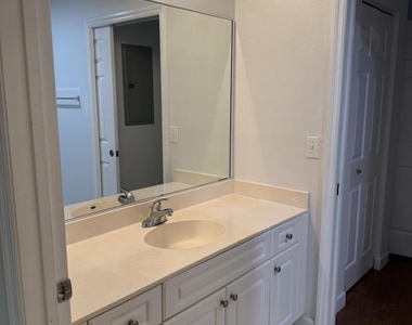 2802 Sarento Place - Photo Thumbnail 15