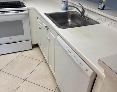 2802 Sarento Place - Photo Thumbnail 5