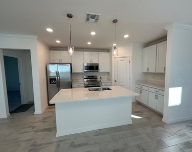 10936 Sw Vasari Way - Photo Thumbnail 6