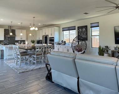 25623 N 21st Avenue - Photo Thumbnail 2
