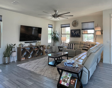 25623 N 21st Avenue - Photo Thumbnail 8