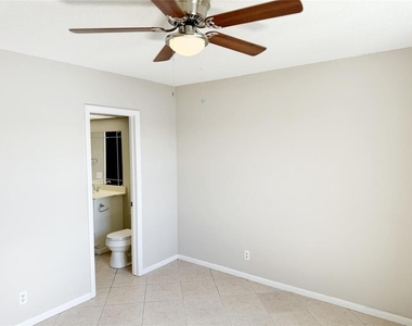 1116 Lake Terrace - Photo Thumbnail 17