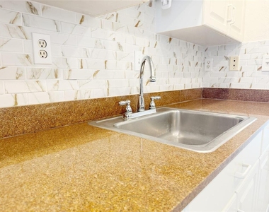 1116 Lake Terrace - Photo Thumbnail 5