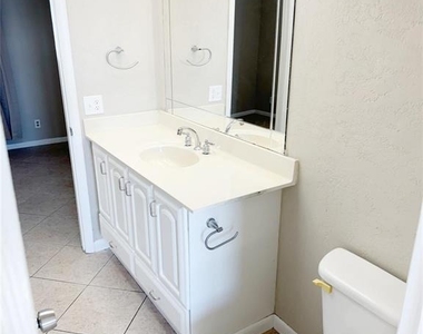 1116 Lake Terrace - Photo Thumbnail 19